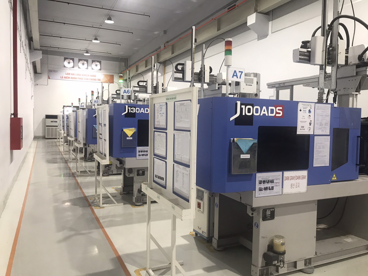 plastic injection machine (7).jpg